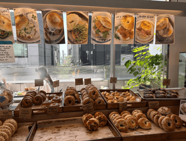 LOCAL VILLA BAGELのベーグルが並ぶ画像