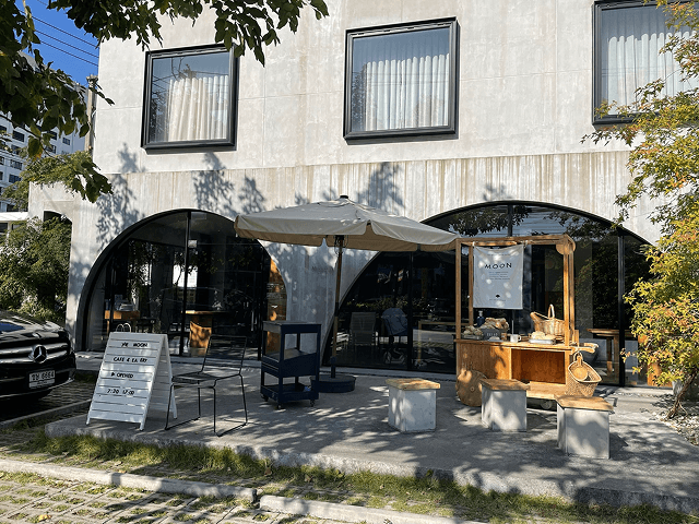 The Moon Eateryの外観(広角)