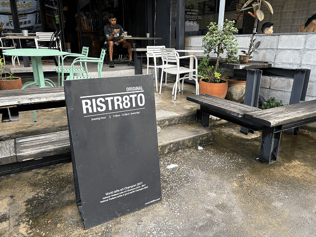 ristr8toの外看板