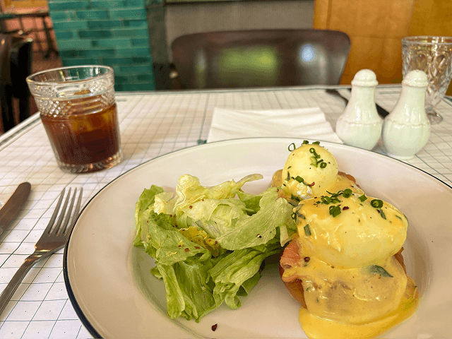 Cafe Stambaのエッグベネディクト