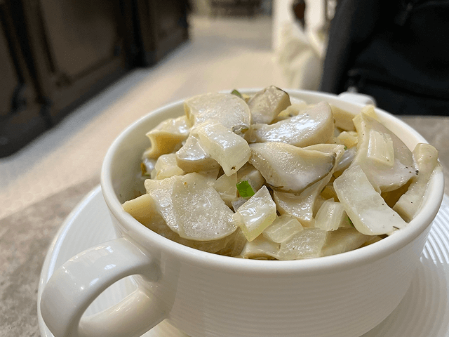 The Coral Executive Loungeの温かい料理