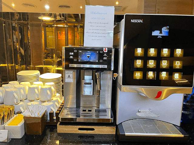 Thai Airways Royal Orchid Loungeのドリンク（コーヒー）