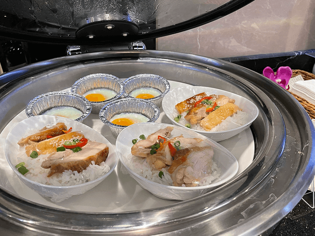 Thai Airways Royal Orchid Loungeの料理4(カオマンガイ)