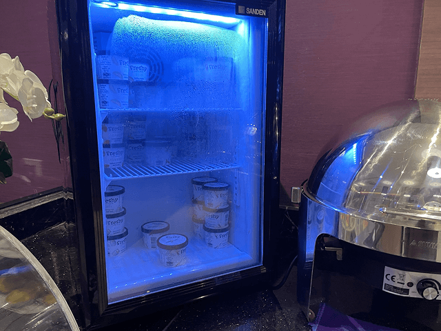 Thai Airways Royal Orchid Loungeの料理（アイス）