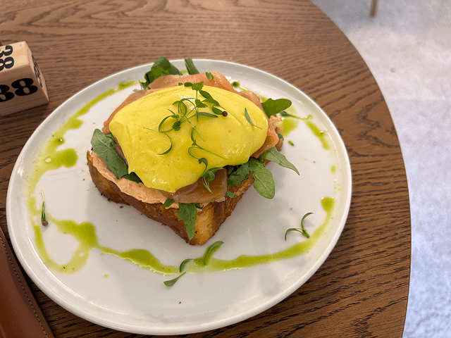 Chikaのエッグベネディクト