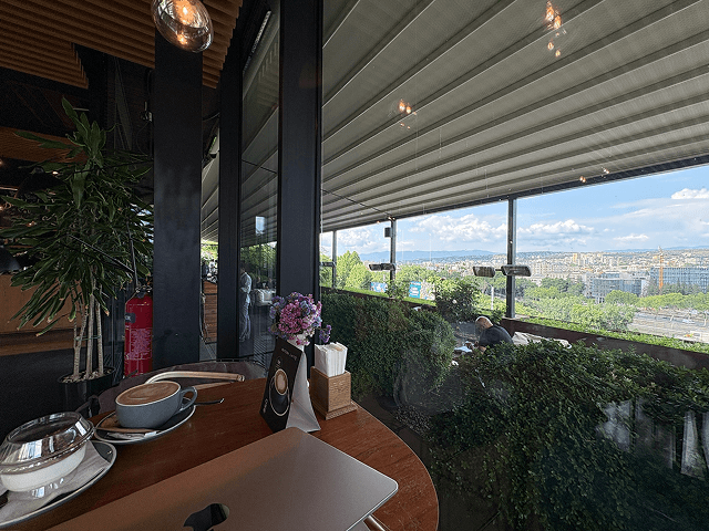 Iveria Cafeからの風景