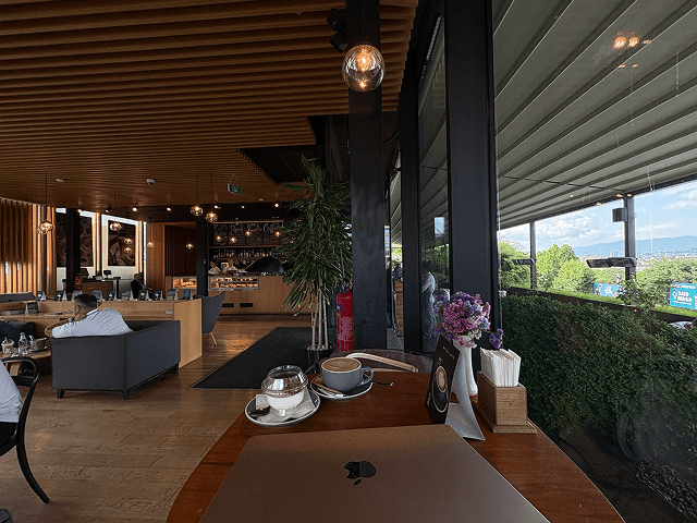 Iveria Cafeの内装