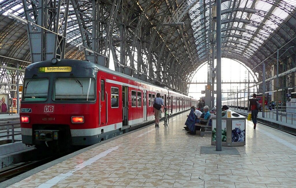 フランクフルトの電車の画像