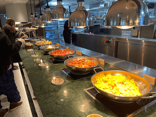 Matinaの温かい料理コーナー