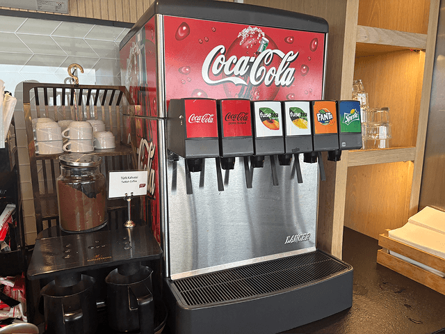 Plaza Premium Bosphorus Loungeのドリンクマシン