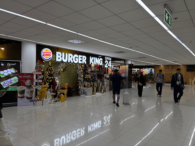 ドンムアン空港のフードコート（バーガーキング）