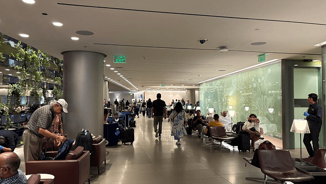 AL MAHAラウンジの内装