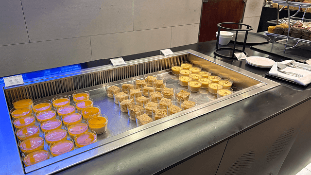 AL MAHAラウンジのスイーツ