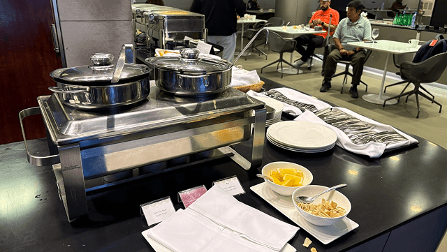 AL MAHAラウンジの料理