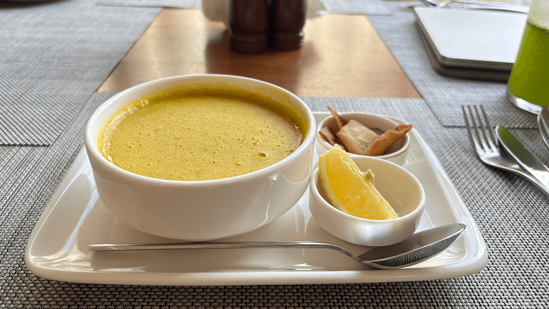 Maani Muscat Hotel and Apartmentsのレストラン（スープ）