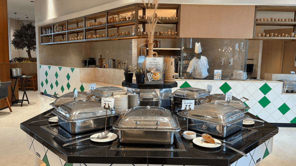 Maani Muscat Hotel and Apartmentsの朝食