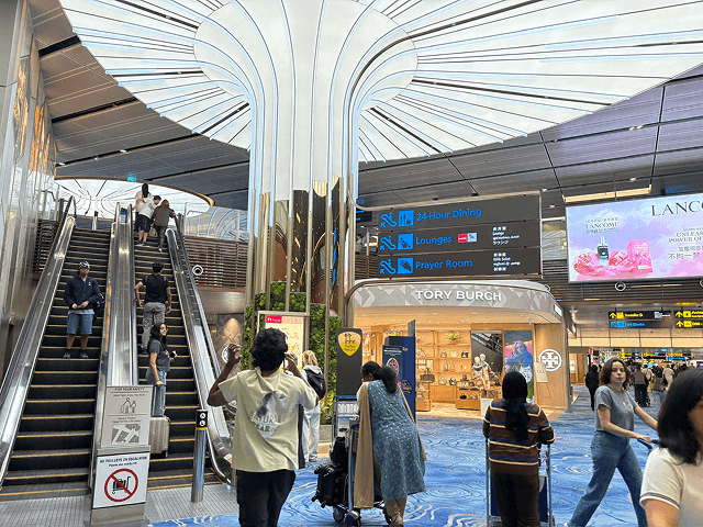 チャンギ空港Plaza Premium Loungeへの道