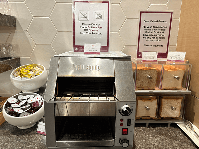 チャンギ空港Plaza Premium Loungeのトースト