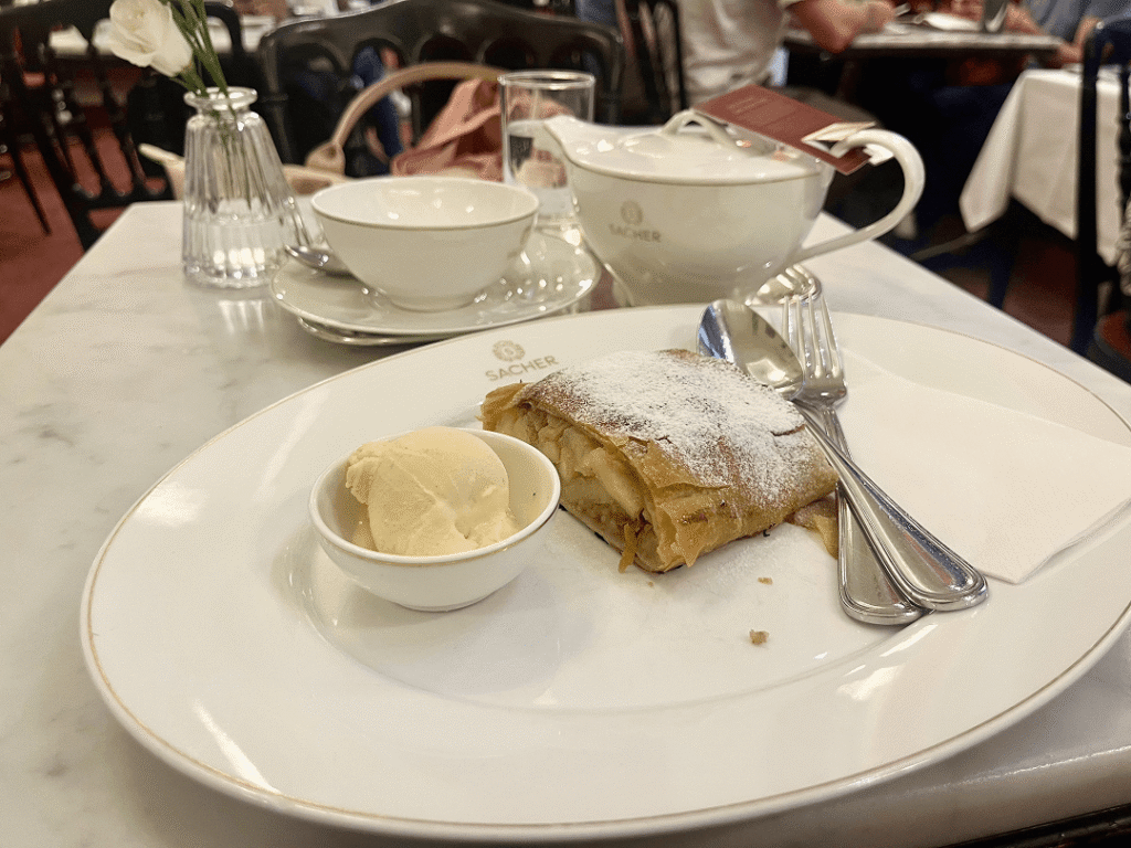 アプフェルシュトゥルーデル