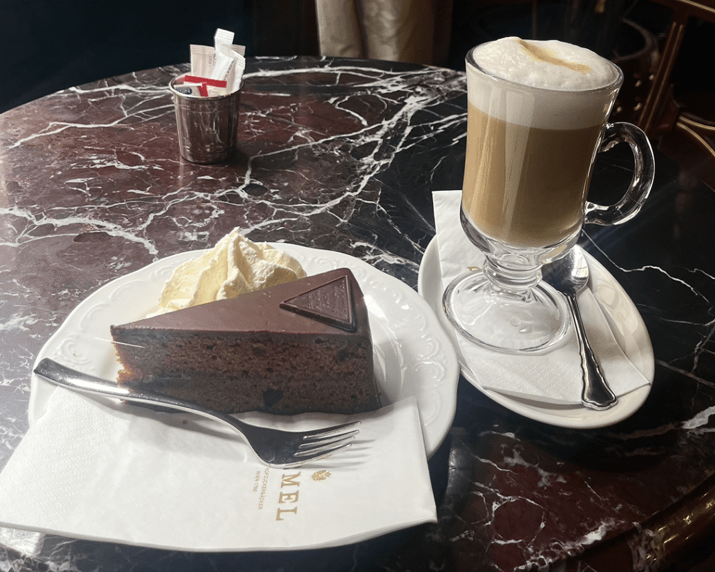デメルのケーキとコーヒー