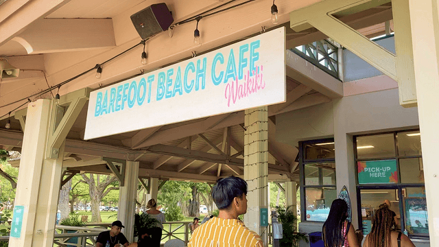 barefoot beach cafeの看板