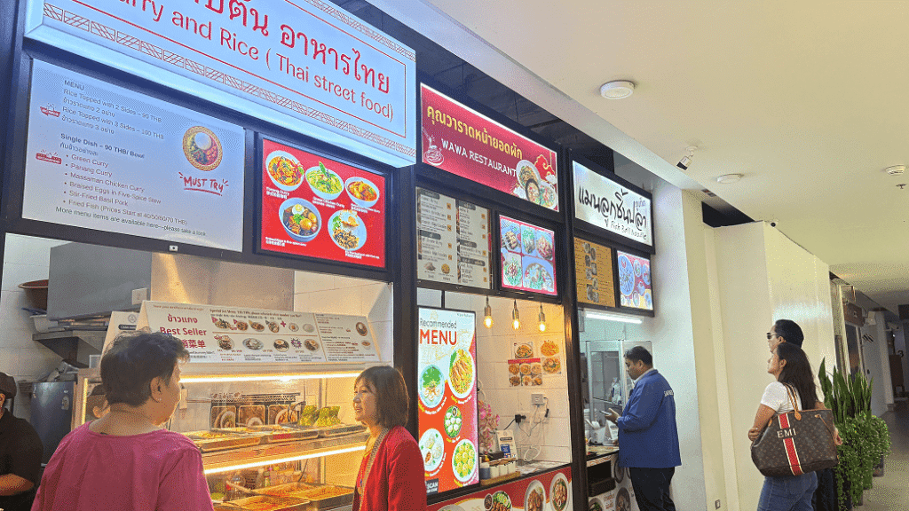 プーケット空港のフードコート