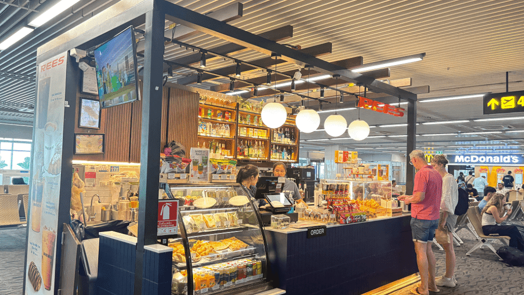 プーケット空港のカフェ