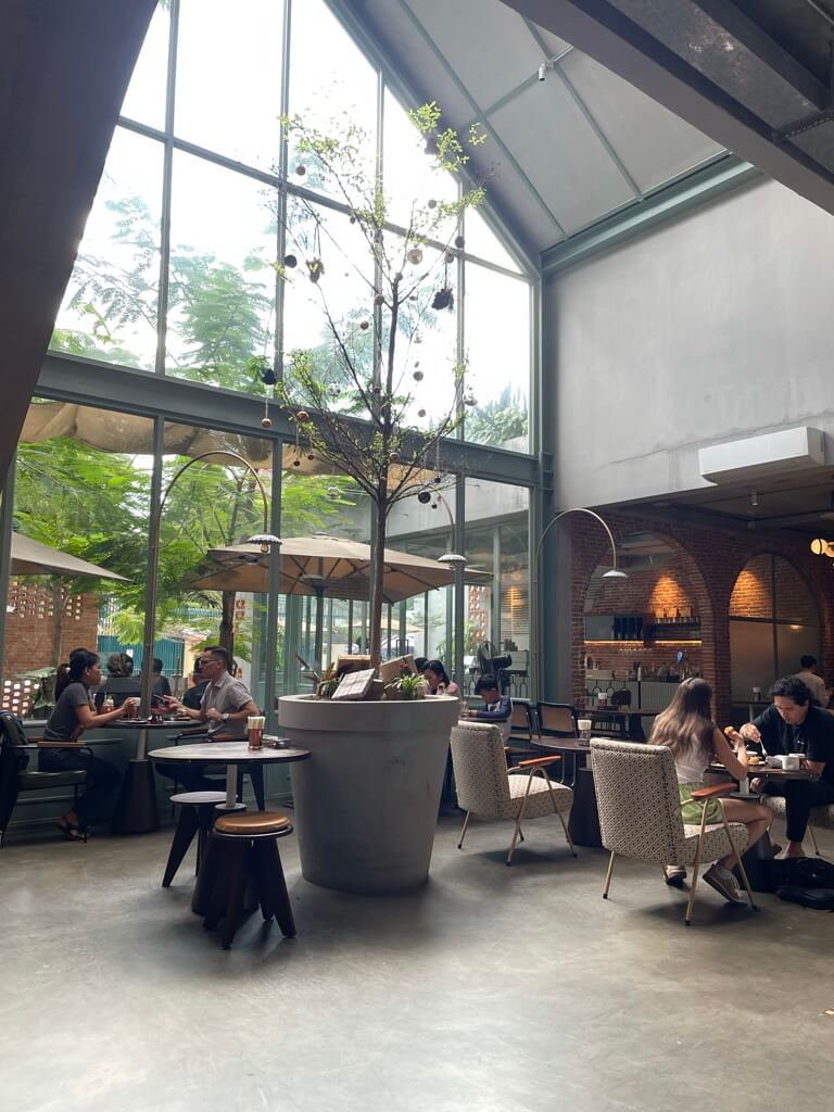 内装 / KAIFUN CAFE & EATERY