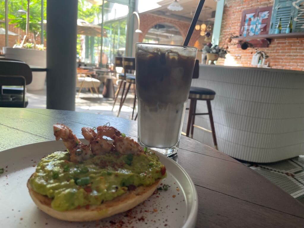 Avocado & Shrimp Toast Set / KAIFUN CAFE & EATERY