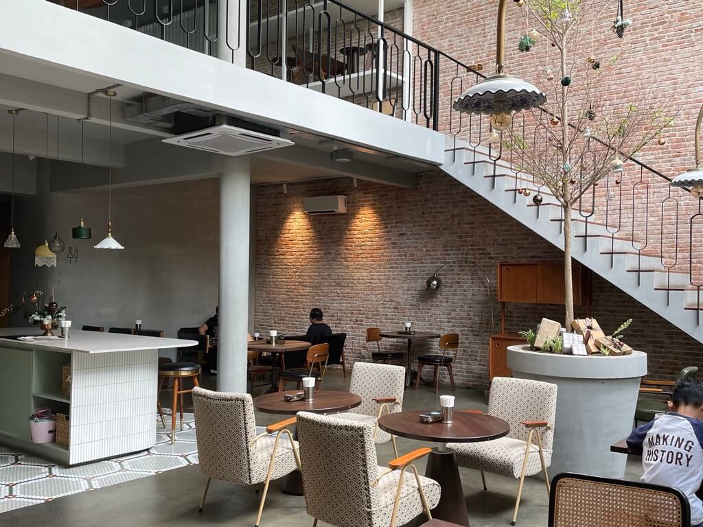 内装 / KAIFUN CAFE & EATERY