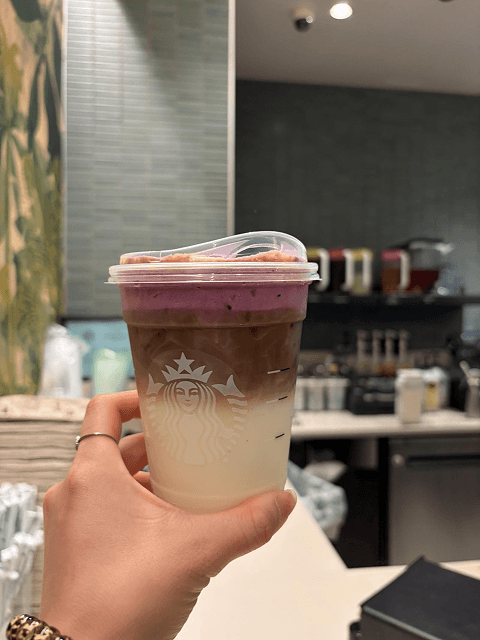 Starbucks Waikiki のウベココナッツラテ