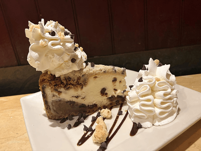 The Cheesecake Factory ワイキキ店の外観